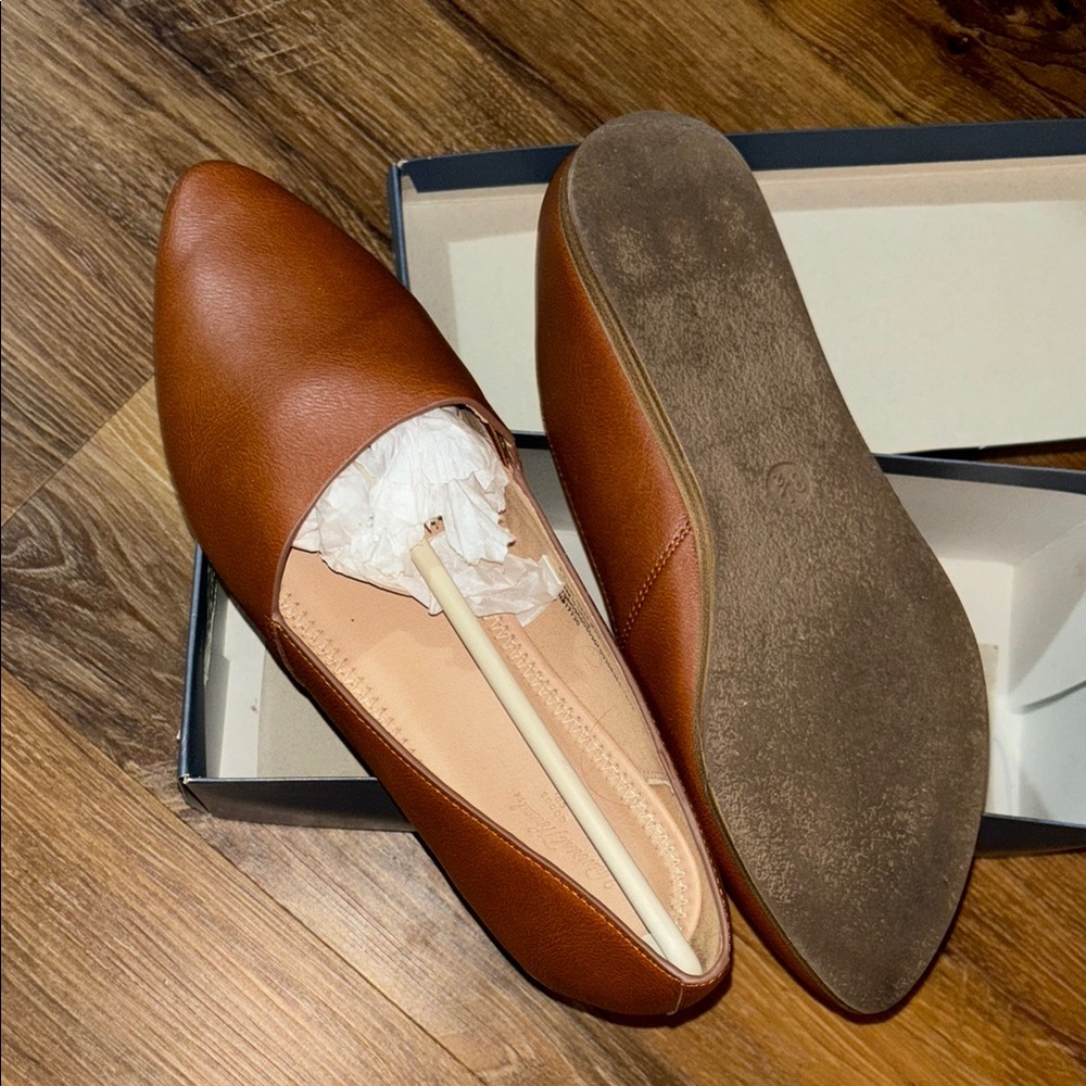 Universal Thread Goods Co. Box - Picture 5 of 5